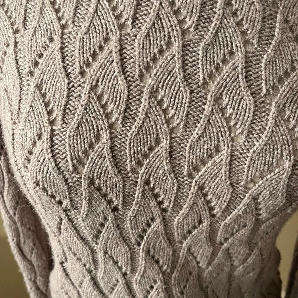 Ann Taylor LOFT Taupe/Light Tan Crew Neck Wave Print Sweater Sz M